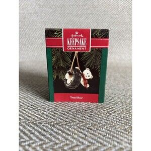 Hallmark Keepsake 1992" Tread Bear" Polar Bear on Tire Swing Ornament QX509-1
